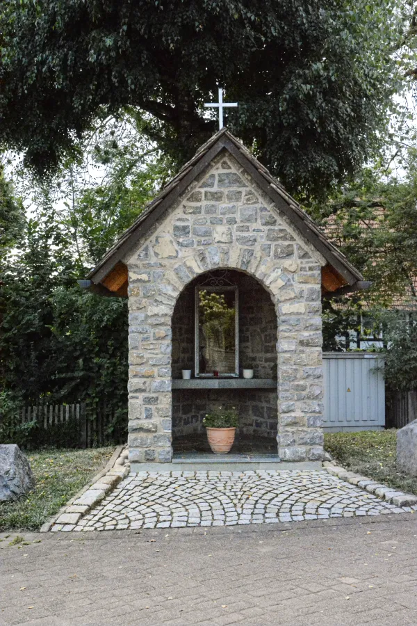 Prozessionsstation an der Kreuzung im Oberdorf