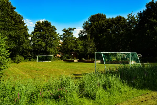 Fußballplatz am Spielplatz